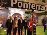 El presidente de la Junta y la Secretaria de Estado de Turismo visitan el stand de Ponferrada en FITUR 2018