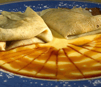 Crepes rellenos de compota de pera